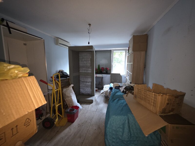 Jean Steriadi, 10 minute metrou 1 Decembrie 1918, chiar pe Ciucea, centrala