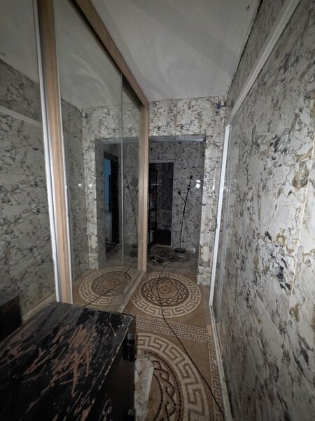 Jean Steriadi, 10 minute metrou 1 Decembrie 1918, chiar pe Ciucea, centrala