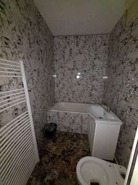 Jean Steriadi, 10 minute metrou 1 Decembrie 1918, chiar pe Ciucea, centrala